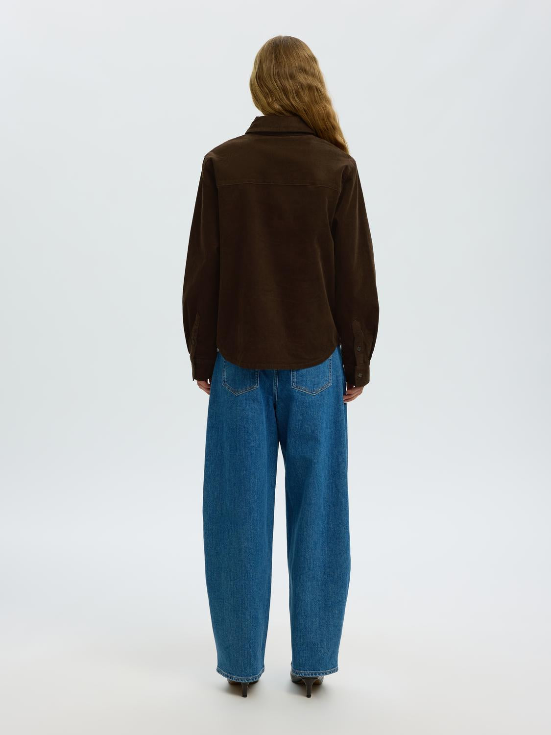 model_shot-back